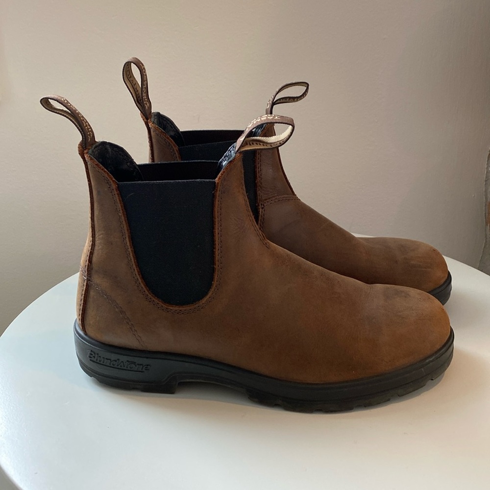 Blundstone Boots in Antique Brown